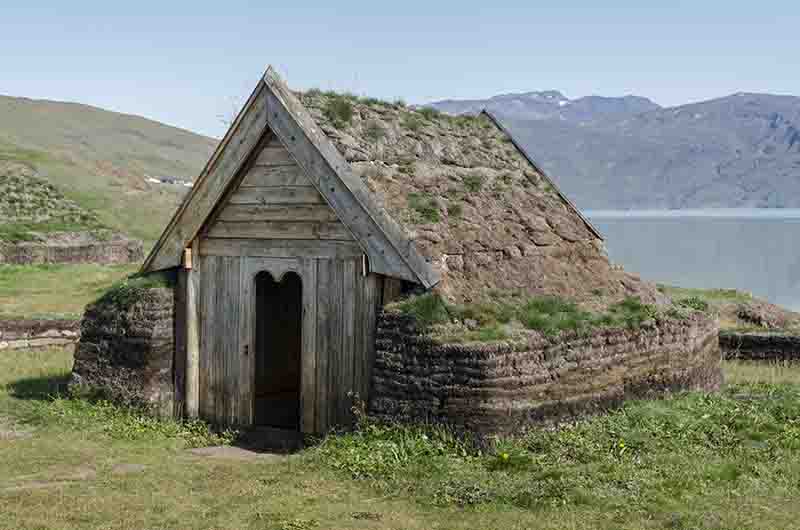 135 - Groenlandia - fiordo Tunulliarfik - Qassiarsuk - Brattahlid - replica de la iglesia de Thjodhilde